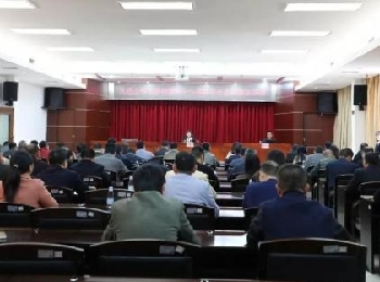 2019年12月11日下午，五桂山在机关办事处举办党的十九届四中全会精神宣讲会，市委宣讲团成员、市委党校科研办程可为主任向全体党政领导班子成员，机关事业单位干部职工，各村（居）书记，百姓宣讲团成员进行宣讲。