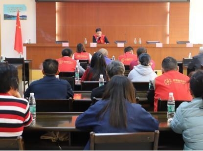2019年12月10日，五桂山在龙塘股联社开展党的十九届四中全会精神宣讲工作。五桂山党工委委员吴从垠向村党员干部进行宣讲。